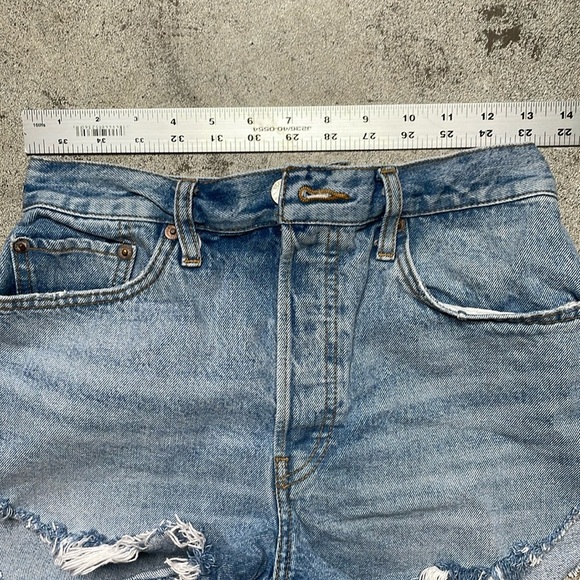 Re/Done Denim 70s High Rise Frayed Hem Cut off Short. Size 28. - Picture 6 of 7